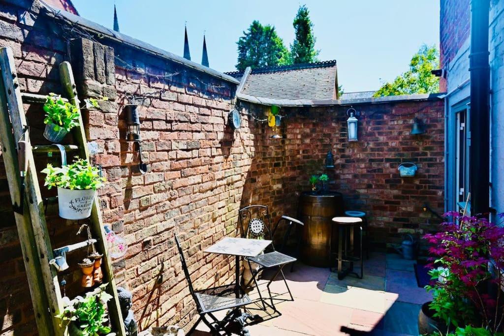 Gaia Villa Lichfield Exterior photo